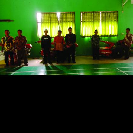 Pembagian Bantuan Pupuk dan Rotary kepada Kelompok Tani Penanam Tembakau Grompol